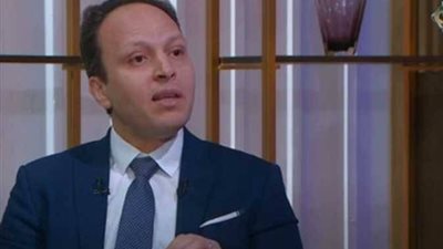 استشاري تغذية يحذر من فوضى “التريندات العلاجية”: الاعتماد على وصفات السوشيال ميديا جريمة تهدد حياة المرضى