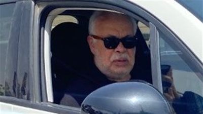 أشرف زكي يشارك في جنازة الفنان عبدالرحمن أبو زهرة بمسجد الشرطة