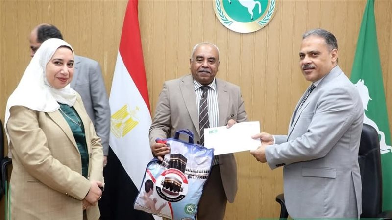 توزيع مستلزمات الحج والعمرة بالشرقية