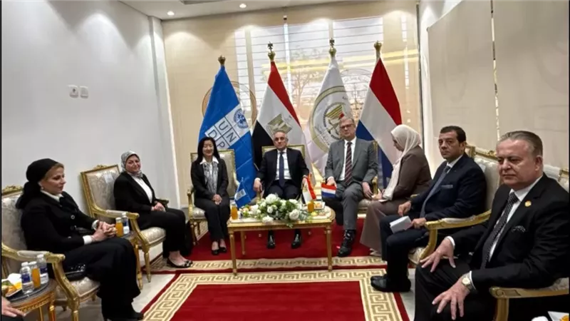 وزير العدل يفتتح مكتب المساعدة القانونية الأسرية لخدمات ا