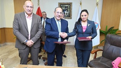 “القابضة الغذائية” تتحالف مع “حماة مصر” و”المتحدة للأنباء” لدعم الأسر بمنتجات مخفضة 