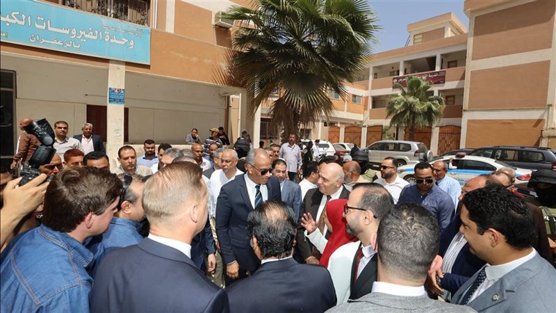 محافظ كفر الشيخ يتفقد وحدة الغسيل الكلوي بالزعفران 