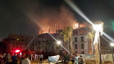 التحريات تكشف مفاجأة في حريق مبنى تحت الإنشاء بكمبوند في الشيخ زايد