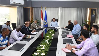 محافظ أسوان يتابع جهود لجنة استرداد الأراضى لتسريع أعمال الرفع المساحى