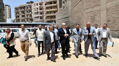 محافظ الفيوم يتفقد التجهيزات النهائية لنقل موقف سيارات العدوة وسيلا