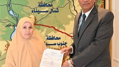  جنوب سيناء يسلم عقود تقنين أراضي لمواطنين بمنطقة الرويسات بشرم الشيخ