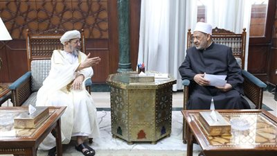 شيخ الأزهر يستقبل أمين عام الإفتاء العماني ويناقشان سبل تعزيز التعاون 
