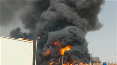 تحقيقات موسعة في حريق مصنع بويات بالعاشر من رمضان وإصابة 20 شخصًا