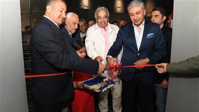 وزير السياحة والآثار يفتتح قاعة الخبيئة بمتحف الأقصر بعد تطويرها