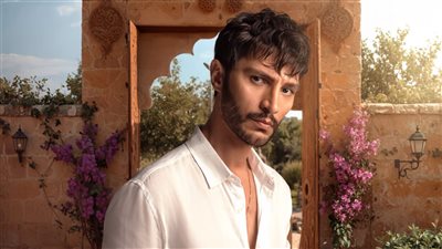 شائعات علاقة عاطفية بين بطلي المسلسل التركي “الخليفة” تثير الجدل خلف الكواليس