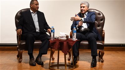 وزير السياحة يعقد لقاء موسعًا مع العاملين بالمجلس الأعلى للآثار بالأقصر