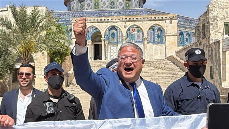 الاحتلال يقتحم باحات المسجد الأقصى 