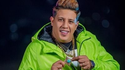  كله لله.. حمو بيكا يقطع لحمة أضحية العيد بنفسه