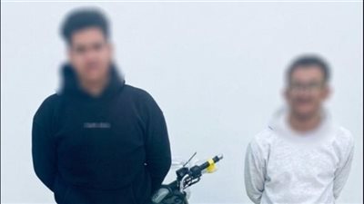 ضبط طالبين بعد وصلة استعراض خطيرة بدراجة نارية في الإسكندرية.. وهذه عقوبتهما بالقانون