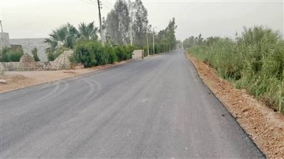 محافظ أسوان يتابع جهود مديرية الطرق لتنفيذ خطة الرصف بالطرق الرئيسية والداخلية