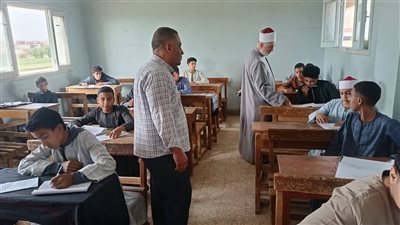 رئيس منطقة سوهاج الأزهرية يتفقد لجان امتحانات الشهادتين الابتدائية والإعدادية بالمنشأة