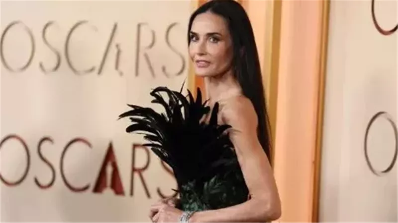 النجمة Demi Moore