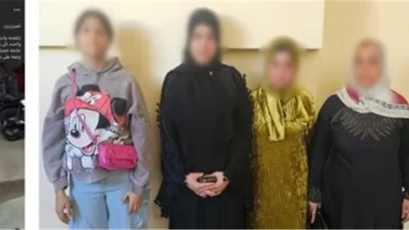 المتهمون عقب القبض عليهم