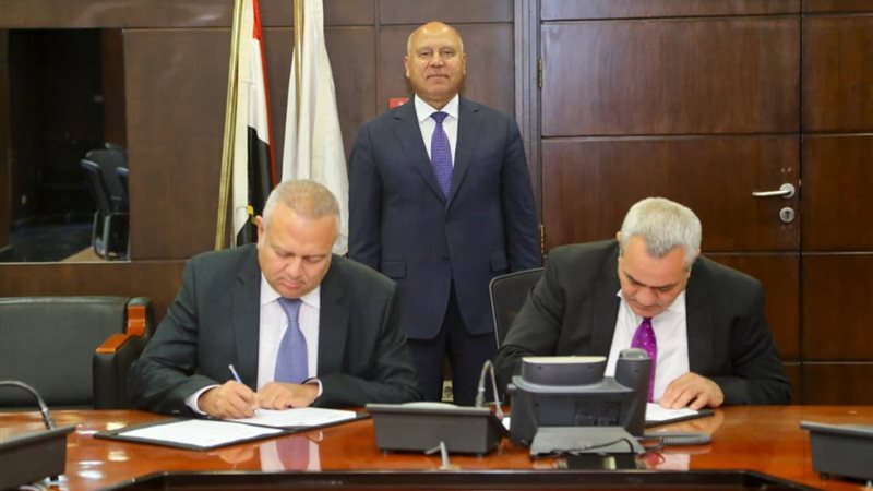 وزير النقل يشهد توقيع مذكرة لإنشاء ميناء جاف ومنطقة لوجيستية