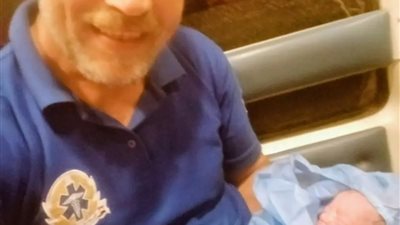 ولادة فوق عتبات عيادة نساء بالفيوم.. تدخل عاجل لرجال الإسعاف يحوّل المفاجأة إلى لحظة حياة