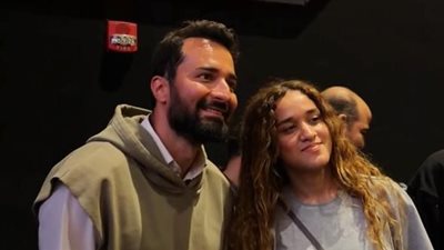 أحمد حاتم وأيه سماحة مع الجمهور في جولة بالسينمات للاحتفال بنجاح فيلم الكلام على إيه