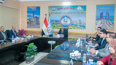 جمبلاط يتفقد مشروع الذراع الروبوتي متعدد الاستخدامات.. تفاصيل 