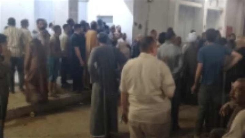 الاهالى يشيعون جثامين الضحايا 