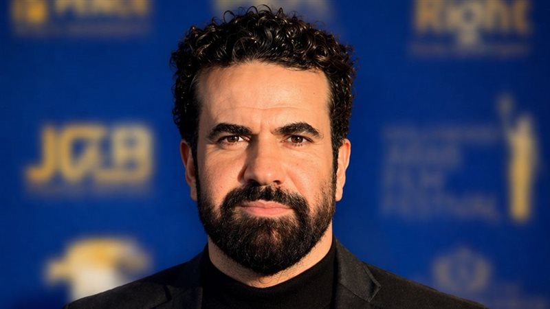 الفنان المصري الأمريكي عصام فارس