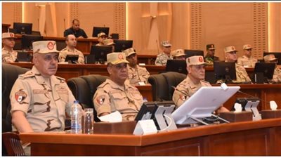 وزير الدفاع يشهد تنفيذ مشروع “صمود-4” لرفع جاهزية قوات شرق القناة