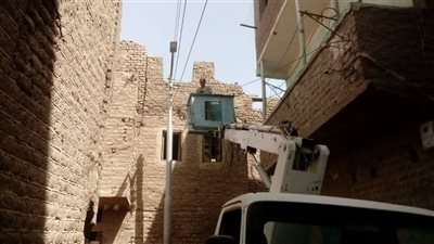 رفع كفاءة منظومة الإنارة العامة بقرية البربا بمركز صدفا لتحسين مستوى الخدمات