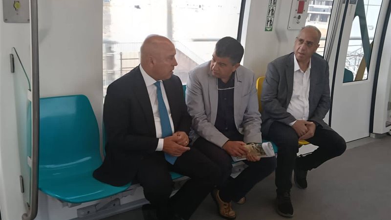 وزير النقل يستخدم المونوريل 