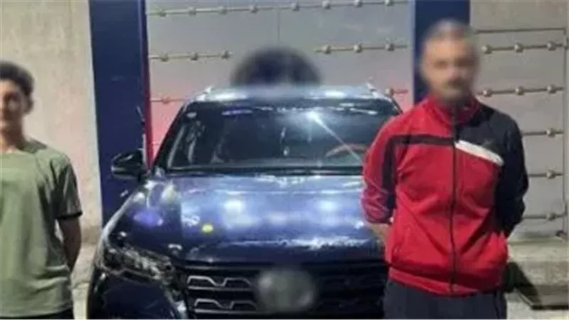 المتهمان عقب القبض عليهما