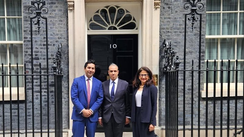 وزير الخارجية يلتقى مع مستشارى رئيس الوزراء البريطاني