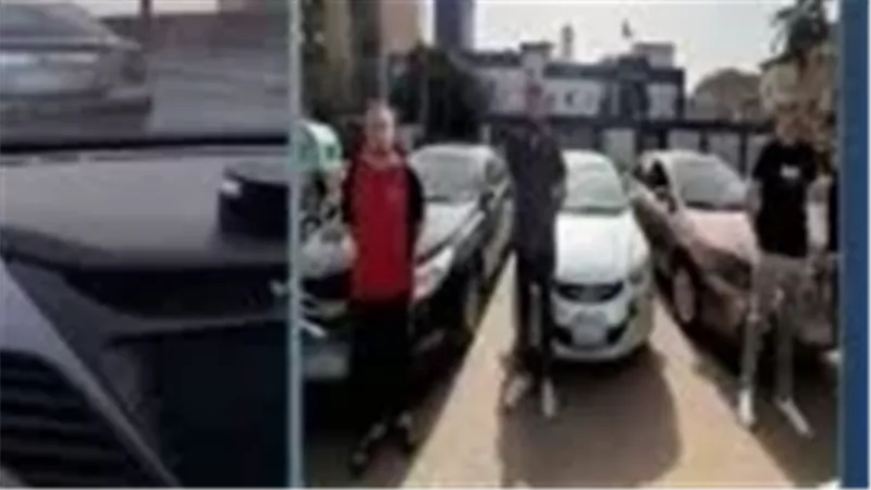المتهمون عقب القبض عليهم