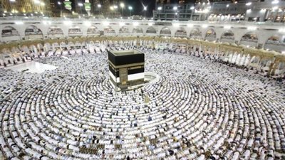 لماذا نطوف عكس عقارب الساعة؟ عمرو الورداني يوضح الدلالة الروحية للطواف والسعي