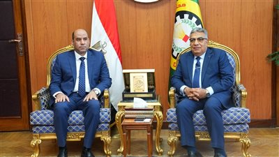 محافظ الدقهلية يبحث مع وزير العمل ملفات تشغيل وتدريب الشباب وتعزيز الاستثمار 