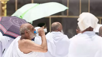 خطر صامت يهدد سلامة ضيوف الرحمن.. خطوات الوقاية من الجفاف أثناء الحج
