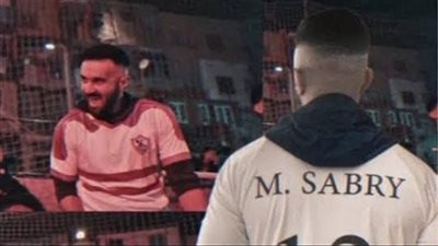حسني شتا يحتفل بتتويج الزمالك بالدوري الـ15 مرتديًا تيشرت محمد صبري