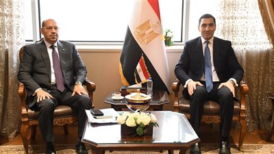 وزير الشباب والرياضة يلتقي رئيس اللجنة الأولمبية المصرية