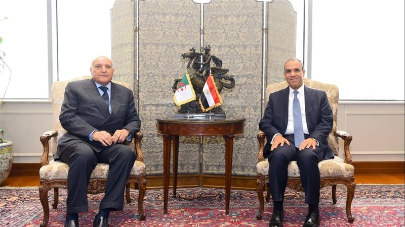 وزير الخارجية يستقبل وزير الشئون الخارجية الجزائري 