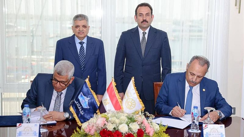 خلال التوقيع