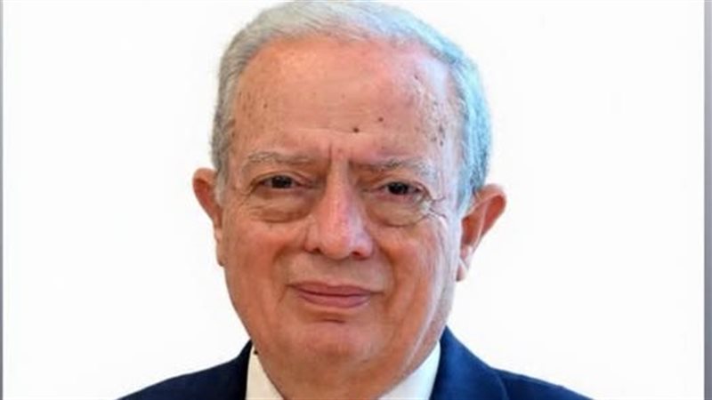 الدكتور حسين عيسى