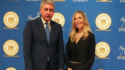 وزير السياحة يلتقي مسؤولي مؤسسة 