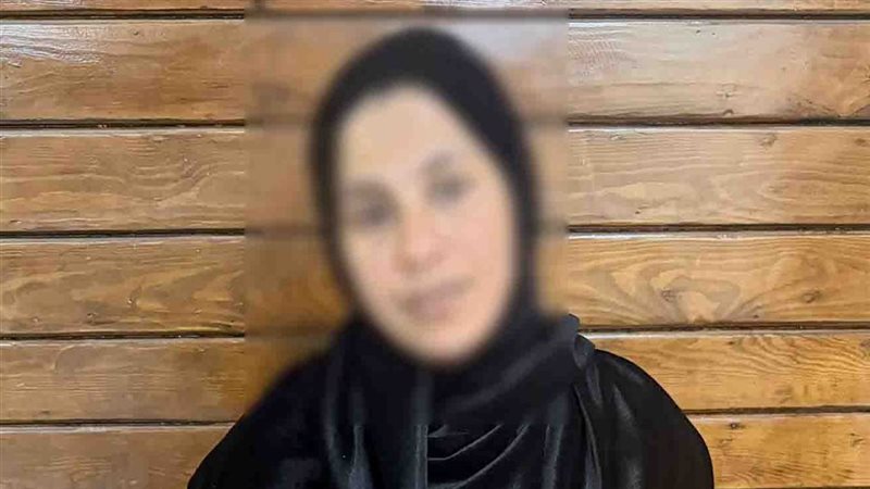 والدة الطفل 