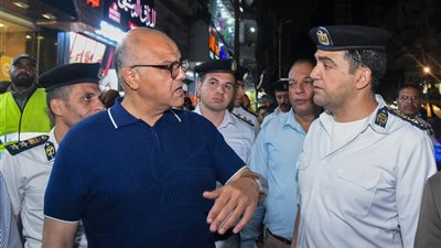 محافظ الإسكندرية للباعة الجائلين بشارع الجلاء: توفير باكيات حضارية لمدة عام