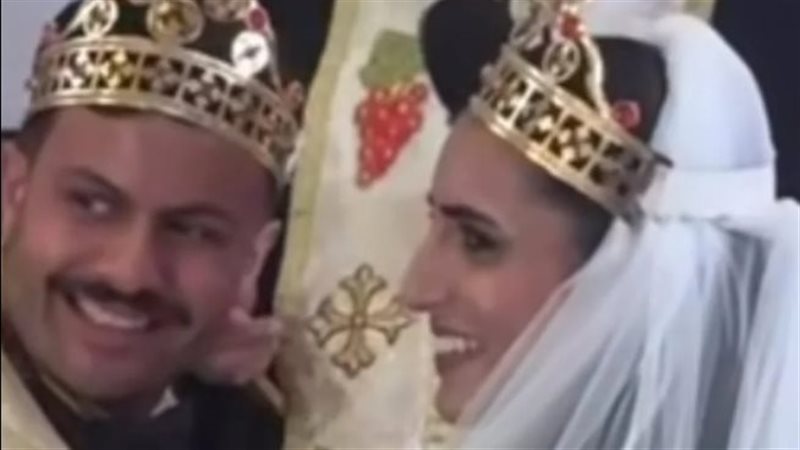 نجل إدوارد مع عروسته