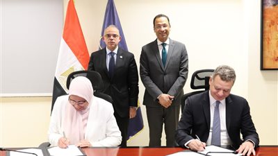 وزيرا الاتصالات والاستثمار يشهدان توقيع بروتوكول لدعم صادرات أشباه الموصلات