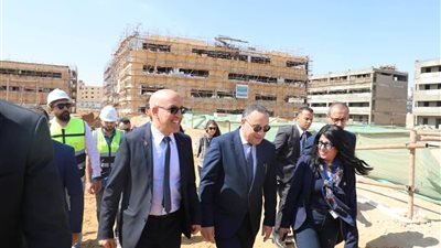 وزير التعليم العالي يتابع مستجدات تنفيذ الحرم الجديد للجامعة الأهلية الفرنسية بالشروق