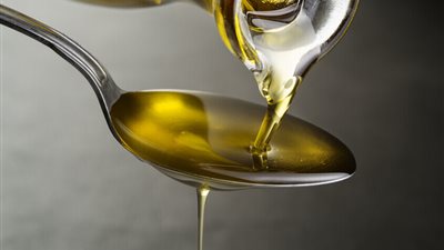 بملعقة طعام..زيت يحمي الحوامل من شبح الأنسولين ويُجنب المواليد غرف العناية المركزة