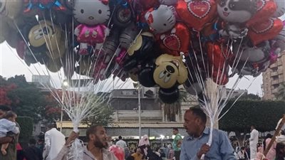 العيد فرحة.. أجواء البهجة تملأ محيط مسجد مصطفى محمود 